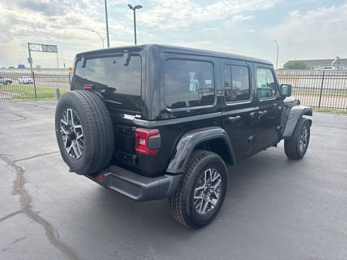 Used 2025 Jeep Wrangler Unlimited Sahara AWD/4WD image 3