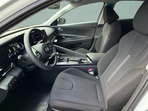 New 2026 Hyundai Elantra SE FWD image 2