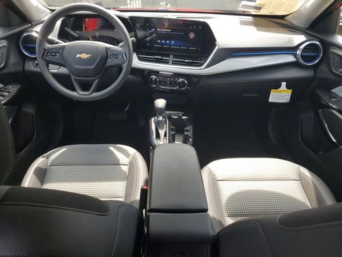 Used 2026 Chevrolet Trax LT image 11