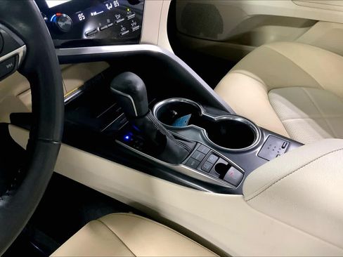 Used 2019 Toyota Camry XLE w/ Driver Assist Package FWD image 17