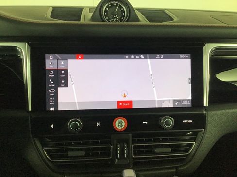 Certified 2026 Porsche Macan AWD/4WD image 33