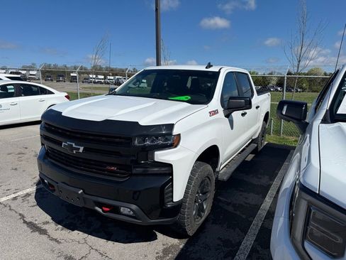 Used 2022 Chevrolet Silverado 1500 LT Trail Boss w/ LPO, Dark Essentials Package image 2