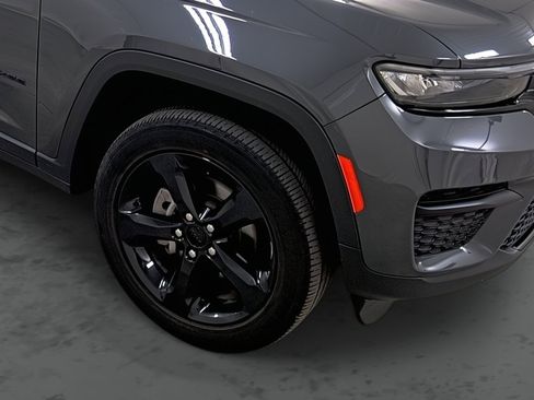 Used 2023 Jeep Grand Cherokee Altitude image 14
