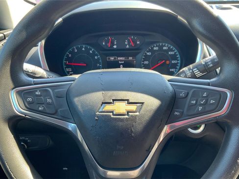 Used 2018 Chevrolet Equinox LT image 16