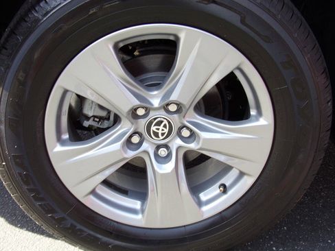 Used 2022 Toyota RAV4 XLE w/ Convenience Package image 47