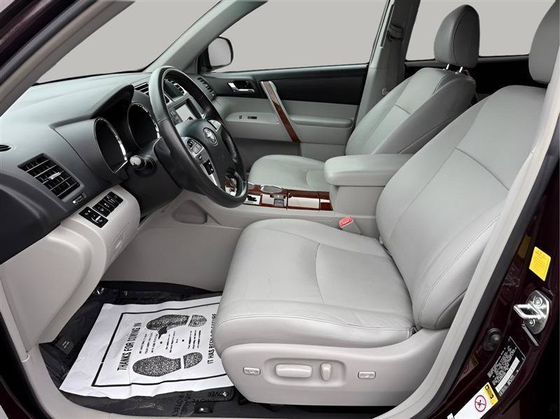 Used 2011 Toyota Highlander Limited w/ Tow Pkg FWD image 17