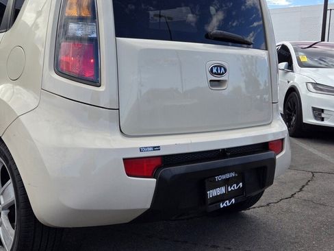 Used 2010 Kia Soul ! FWD image 6