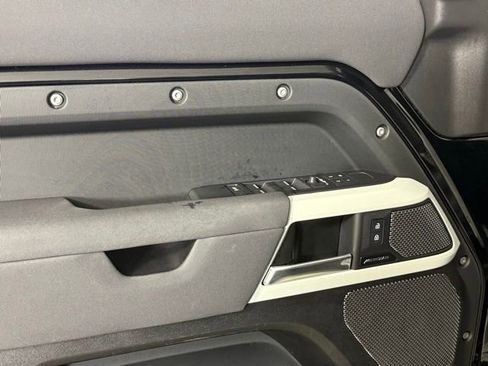 Used 2023 Land Rover Defender 110 S image 12
