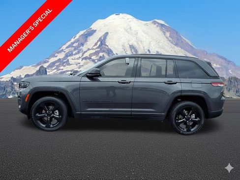 Used 2023 Jeep Grand Cherokee Altitude image 8