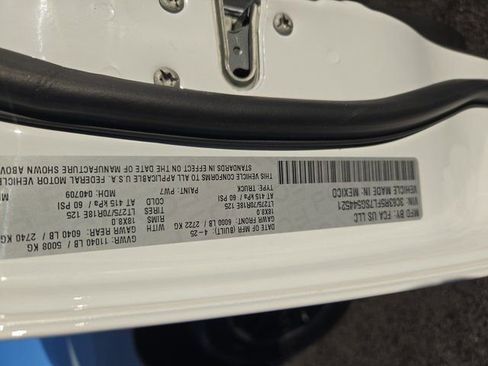 New 2025 RAM 2500 Laramie AWD/4WD image 32