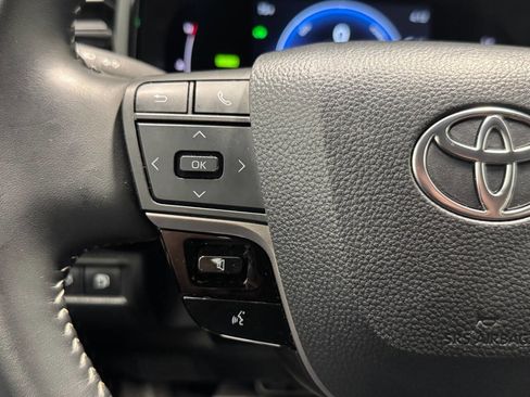 Used 2025 Toyota Camry SE image 28