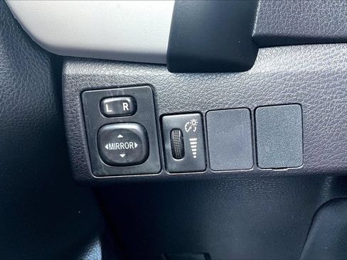 Used 2017 Toyota Corolla LE w/ Carpet Mat Package (TMS) FWD image 27