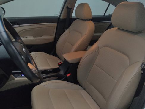 Used 2019 Hyundai Elantra Limited FWD image 17