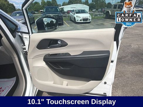 Used 2023 Chrysler Pacifica Touring-L FWD image 28