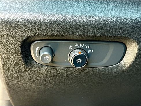 Used 2022 Chevrolet Traverse LT w/ Midnight/Sport Edition image 11