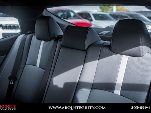 Used 2025 Toyota Camry SE image 30