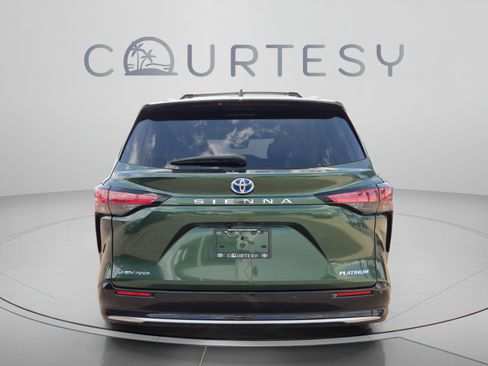 Certified 2025 Toyota Sienna Platinum AWD/4WD image 4