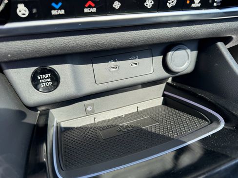 Used 2025 Nissan Rogue SL w/ Tech Package image 30