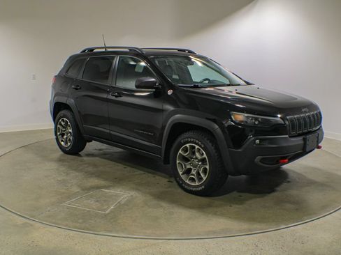 Used 2020 Jeep Cherokee Trailhawk AWD/4WD image 8