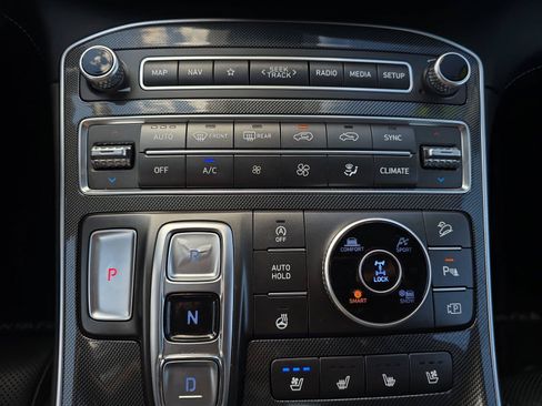 Used 2021 Hyundai Santa Fe Limited AWD/4WD image 17