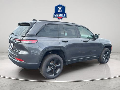 New 2025 Jeep Grand Cherokee Limited w/ Black Appearance Package AWD/4WD image 12