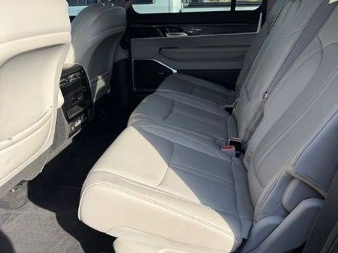Used 2023 Jeep Wagoneer 4WD image 8