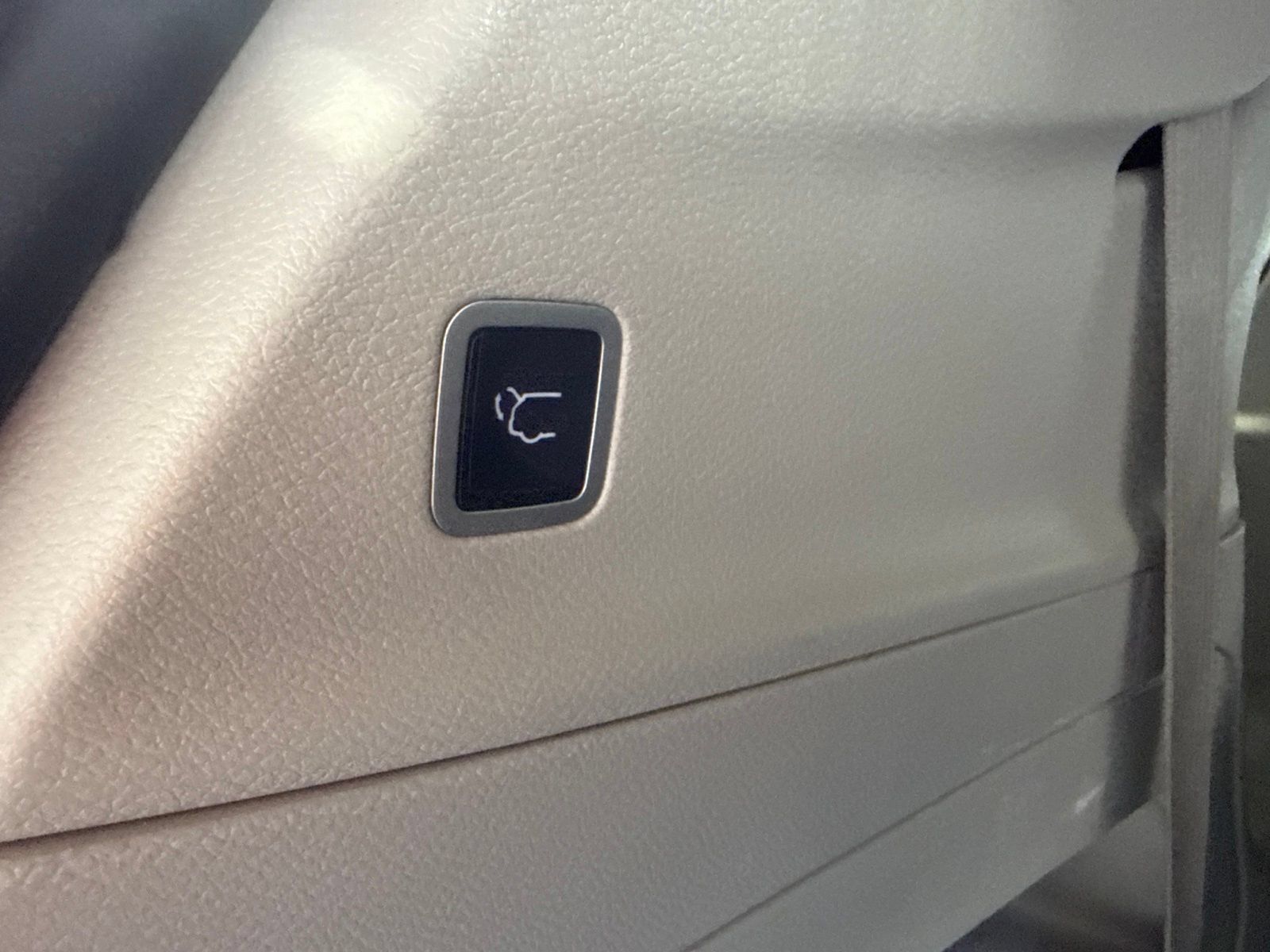 Used 2023 Chrysler Voyager LX FWD image 46