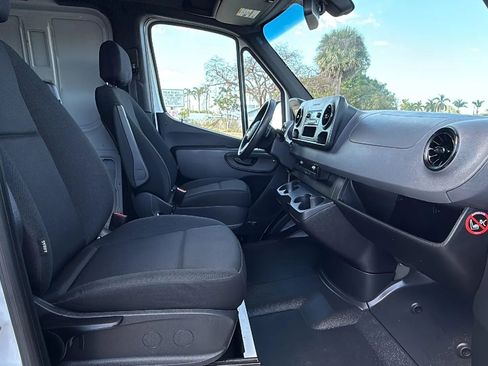 Used 2021 Mercedes-Benz Sprinter 1500 image 11