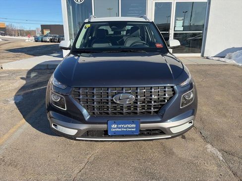 Used 2025 Hyundai Venue Limited image 2