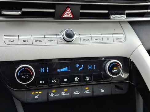 Used 2023 Hyundai Elantra Limited image 17