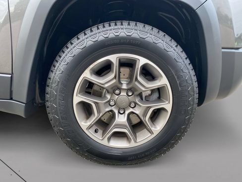 Used 2020 Jeep Cherokee Trailhawk w/ Cold Weather Group AWD/4WD image 9