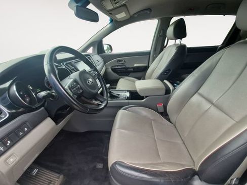 Used 2017 Kia Sedona FWD image 9