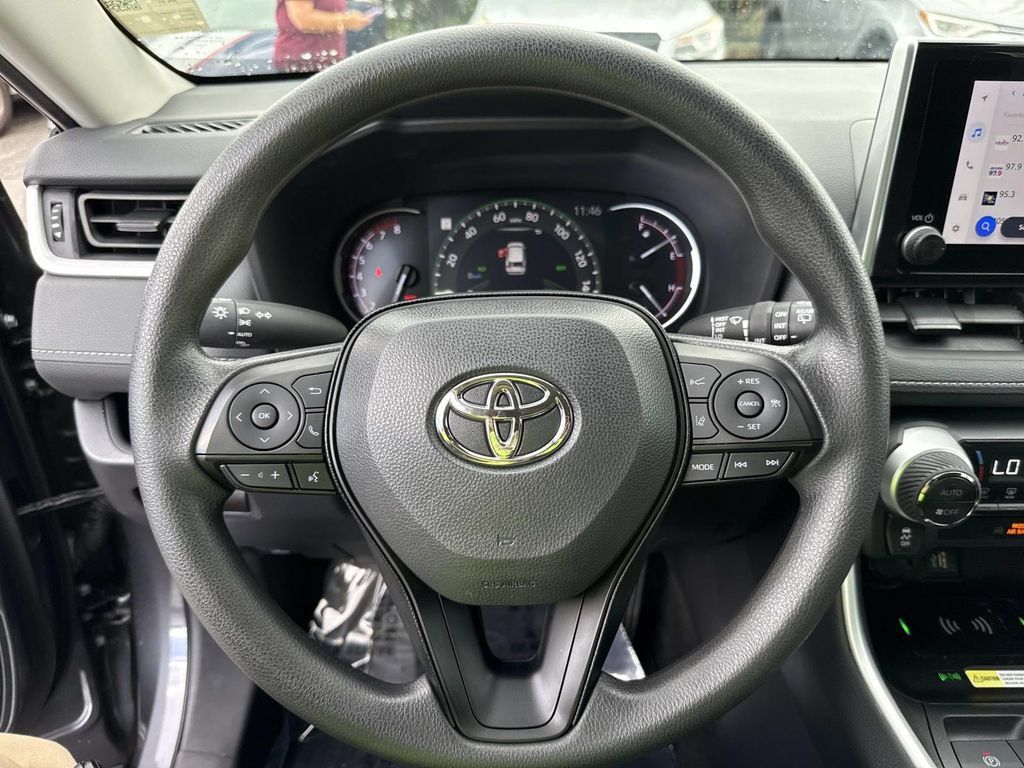Used 2024 Toyota RAV4 XLE FWD image 40