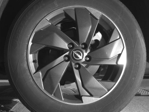 Used 2025 Nissan Rogue SV image 14