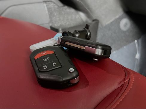 Used 2024 Jeep Wrangler Unlimited Rubicon 392 image 36