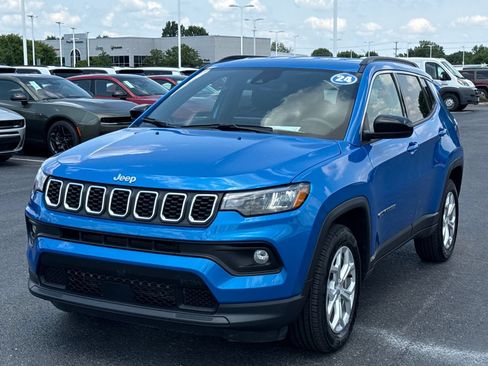 Used 2024 Jeep Compass Latitude AWD/4WD image 7