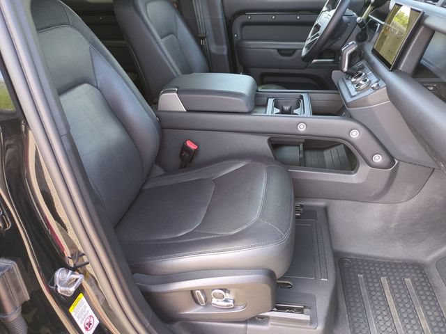 Used 2024 Land Rover Defender 130 X-Dynamic SE AWD/4WD image 18