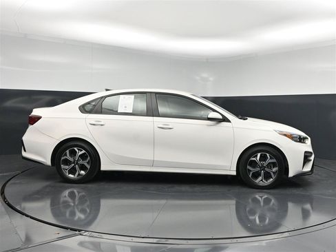 Used 2019 Kia Forte LXS FWD image 4