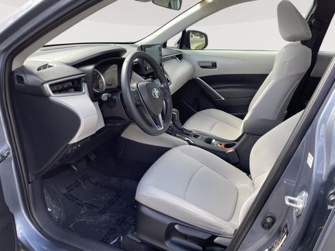 Used 2022 Toyota Corolla Cross LE w/ Moonroof Package AWD/4WD image 3