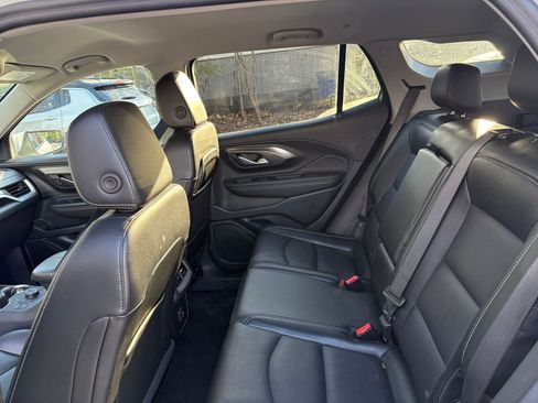 Used 2024 GMC Terrain SLT image 23