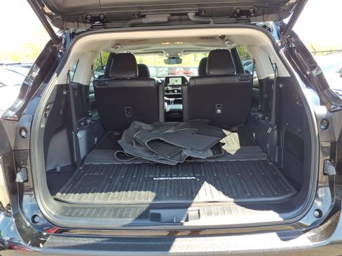 Used 2023 Toyota Highlander XLE AWD/4WD image 12