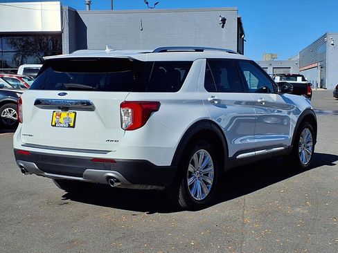 Used 2023 Ford Explorer Limited w/ Limited Technology Package image 2