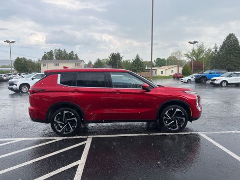 Used 2024 Mitsubishi Outlander AWD image 7