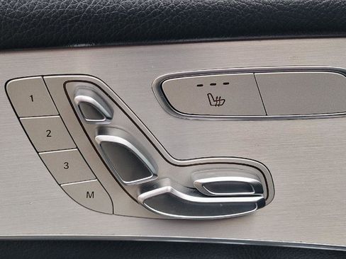 Used 2019 Mercedes-Benz GLC 300 w/ Premium Package image 7