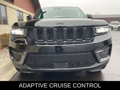 Used 2024 Jeep Grand Cherokee Altitude image 11