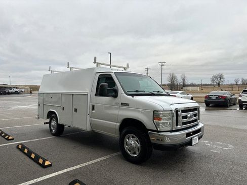 Used 2015 Ford E-350 and Econoline 350 Super Duty w/ Power Windows & Locks Group image 3
