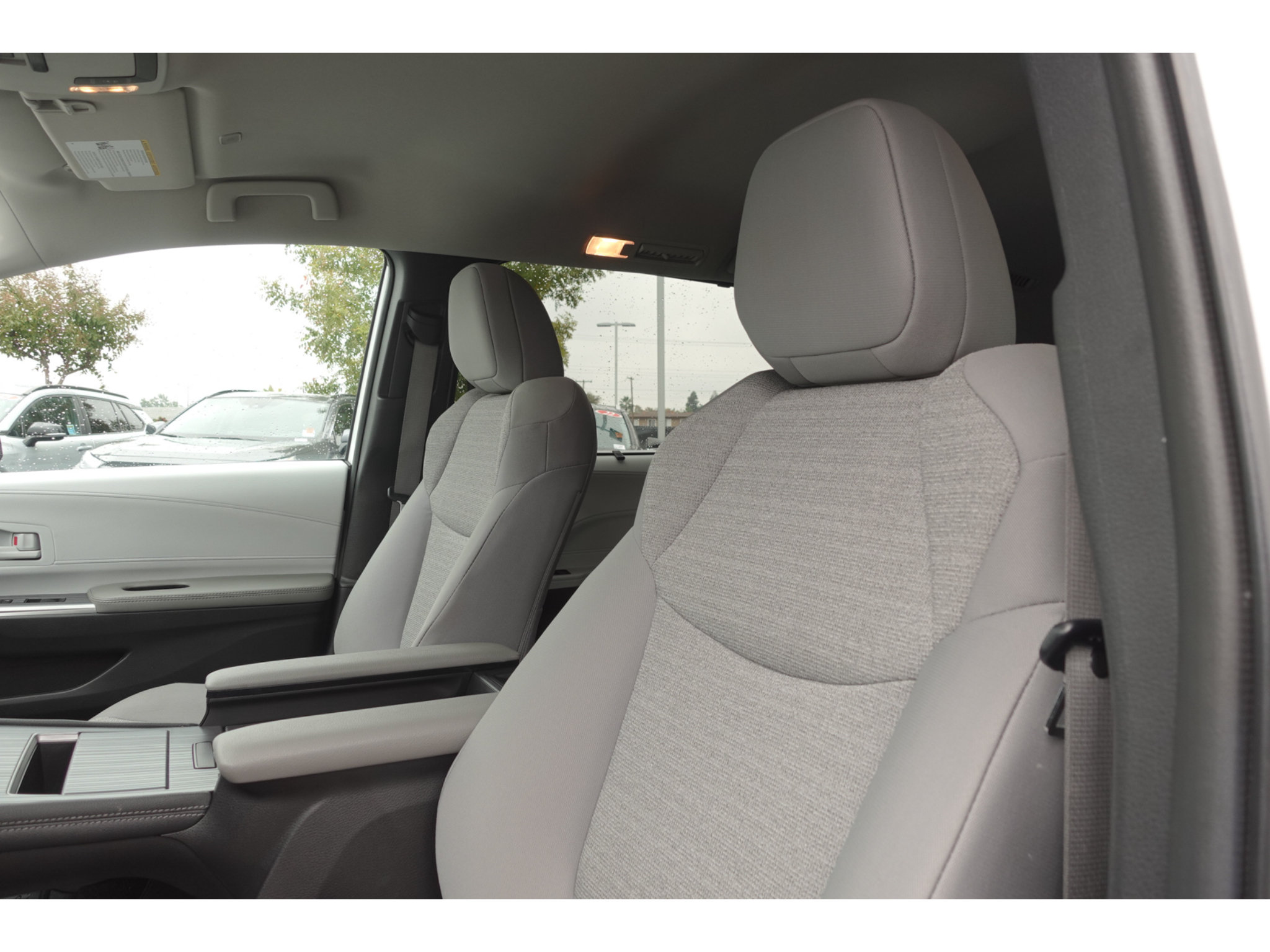 Certified 2025 Toyota Sienna LE FWD image 10