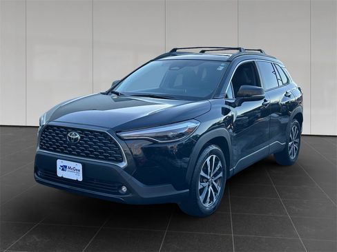 Used 2024 Toyota Corolla Cross XLE w/ Convenience Package image 1