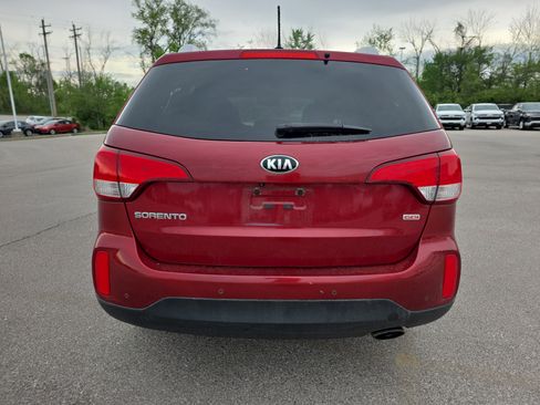 Used 2015 Kia Sorento LX image 4
