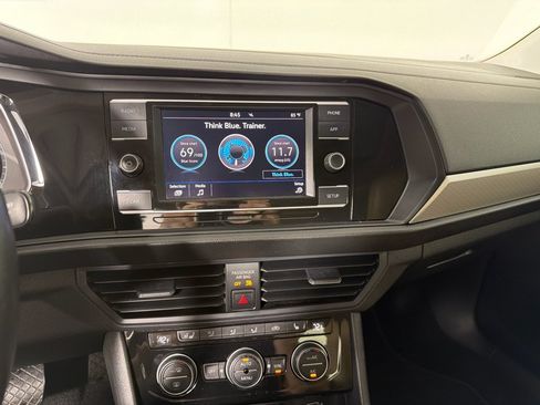 Used 2019 Volkswagen Jetta SE w/ Cold Weather Package FWD image 15